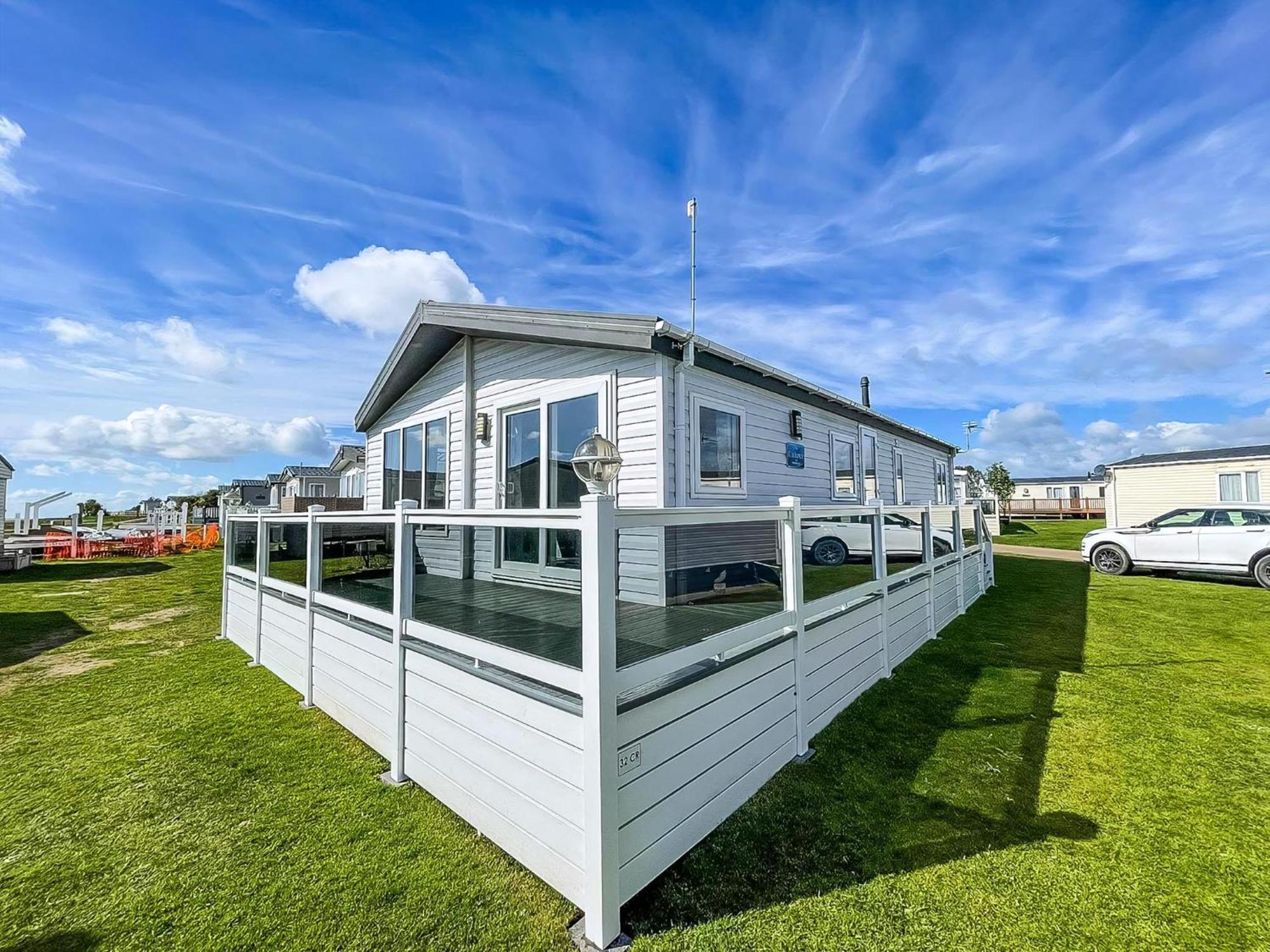 Stunning 6 Berth Lodge With Full Sea Views In Suffolk Ref 68007Cr 洛斯托夫特 外观 照片