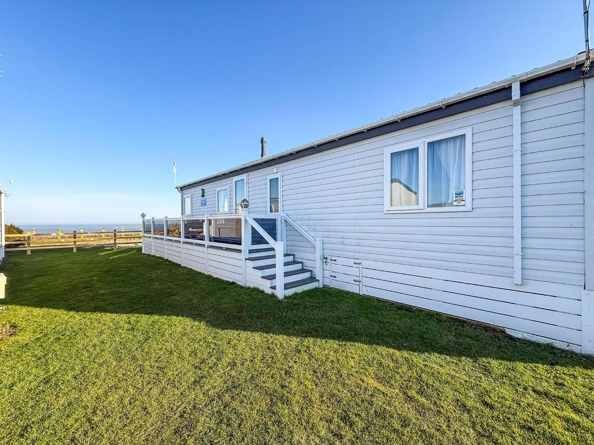 Stunning 6 Berth Lodge With Full Sea Views In Suffolk Ref 68007Cr 洛斯托夫特 外观 照片