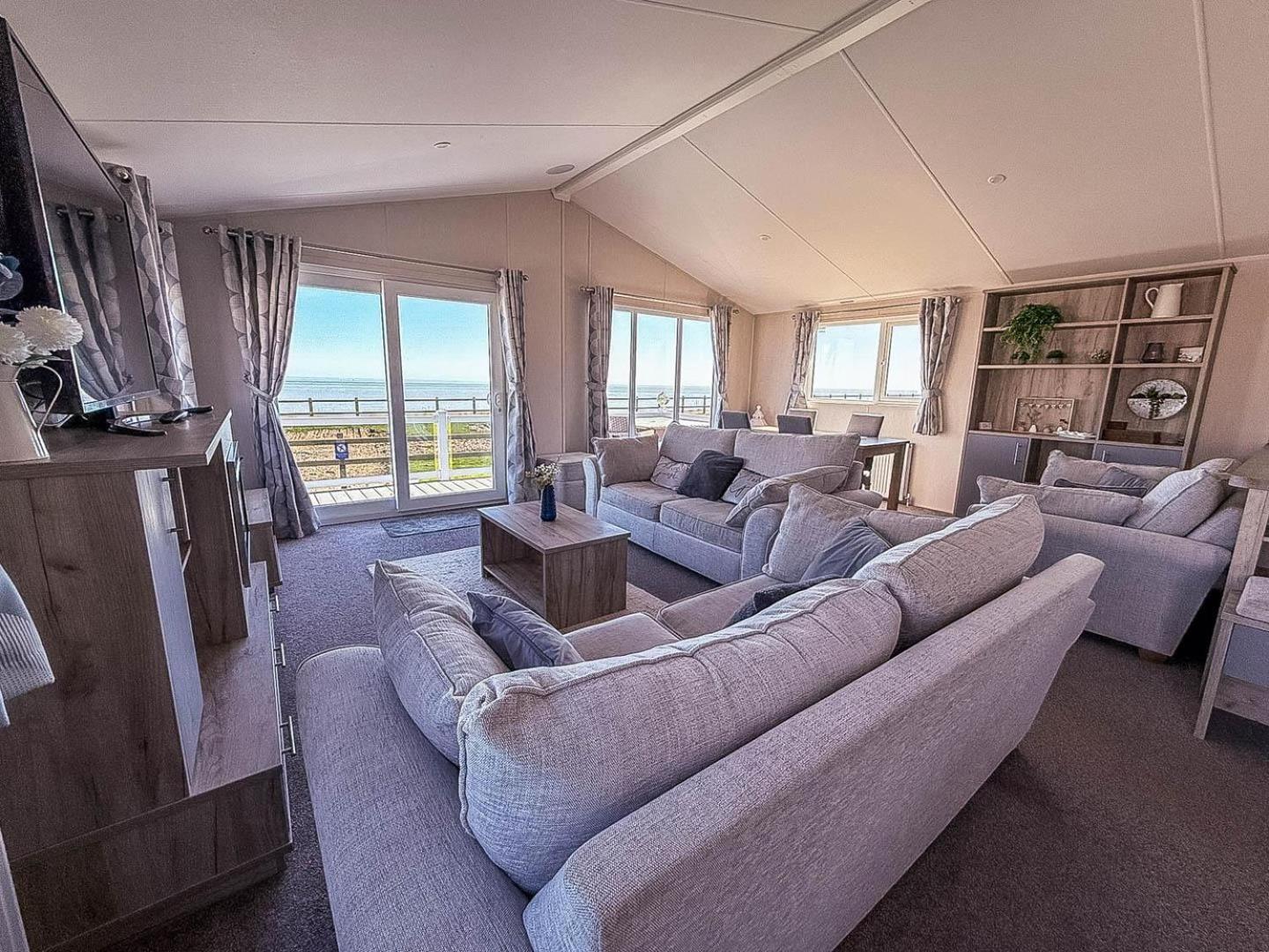 Stunning 6 Berth Lodge With Full Sea Views In Suffolk Ref 68007Cr 洛斯托夫特 外观 照片