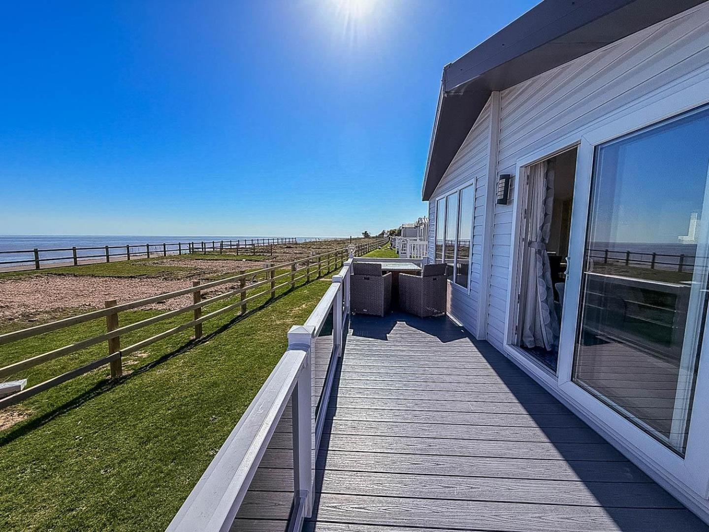 Stunning 6 Berth Lodge With Full Sea Views In Suffolk Ref 68007Cr 洛斯托夫特 外观 照片